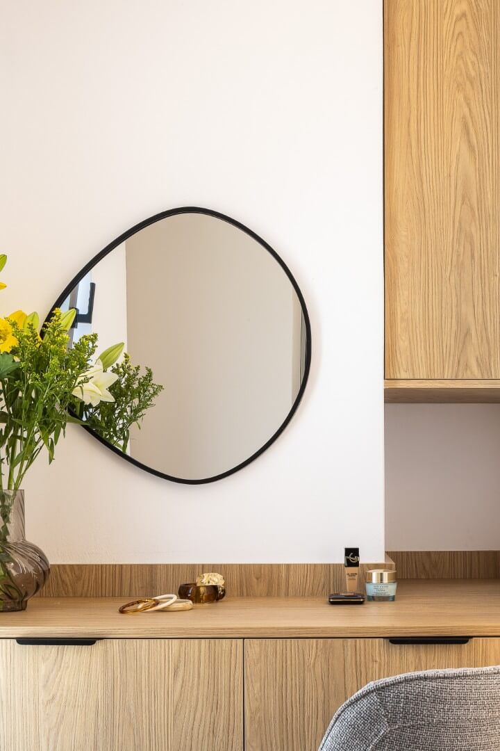 Casa Atena bedroom with 32-inch TV